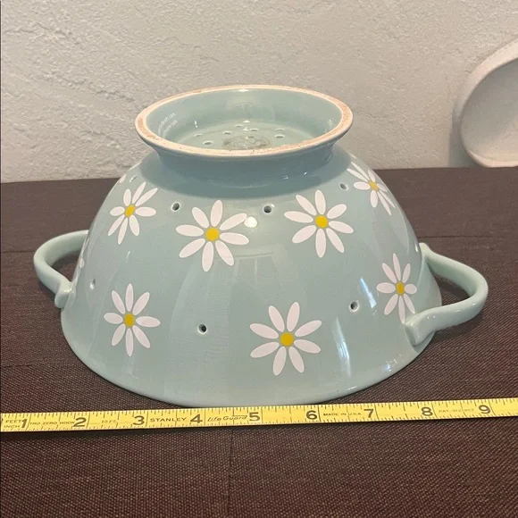 #1314** Collections Of Daisy Patterned Colander with Handles - Picture 4 of 6